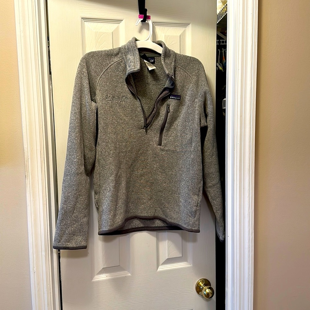 Patagonia gray men’s size small pullover